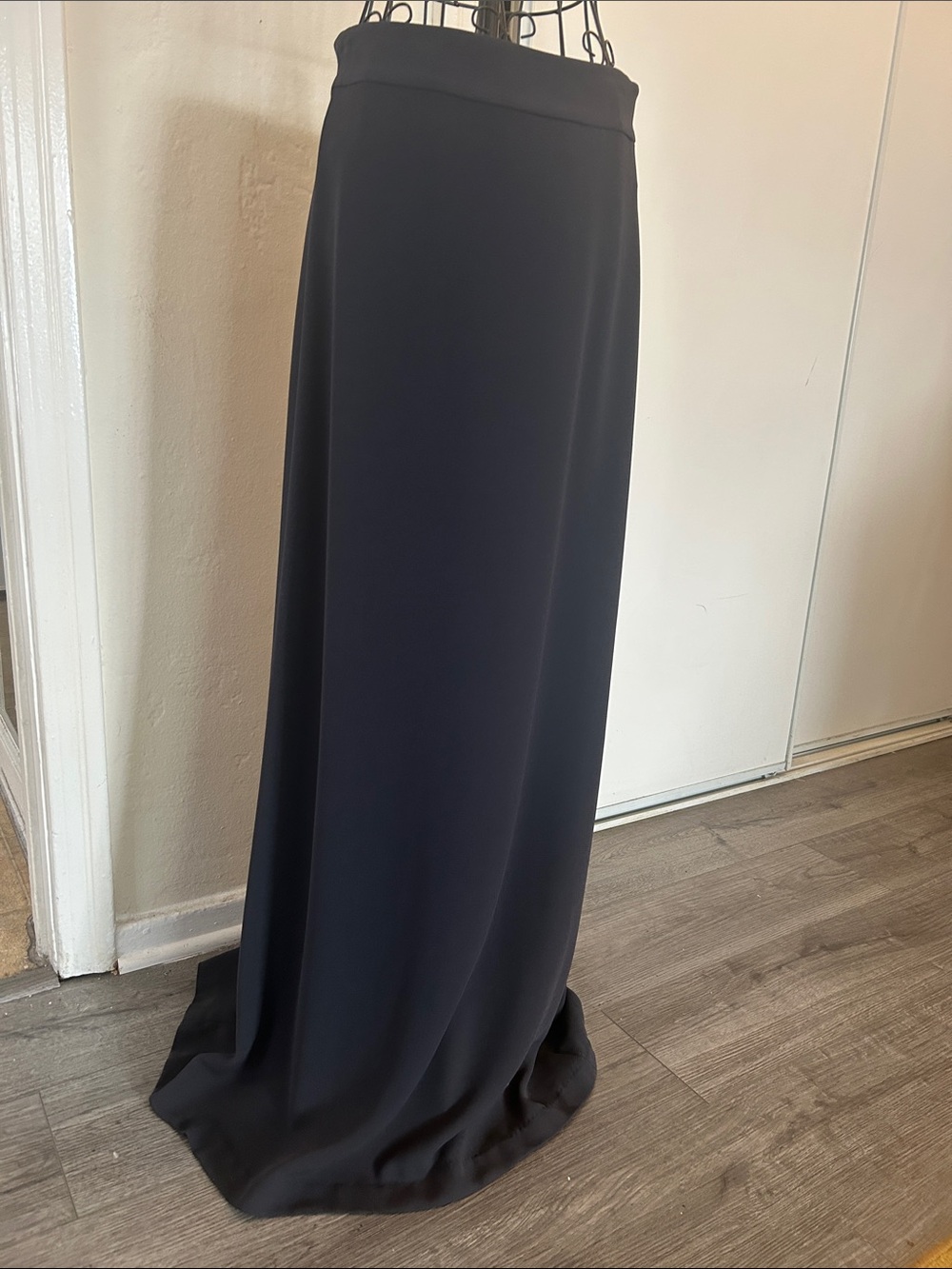Banana Republic Elegant Black Women's Maxi Skirt - Classic Floor-Length Design